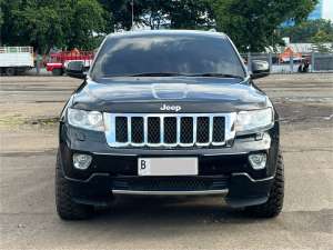 Jual bekas Jeep Grand Cherokee V8 5.7 Automatic 2012 Hitam,lokasi di Jakarta DKI