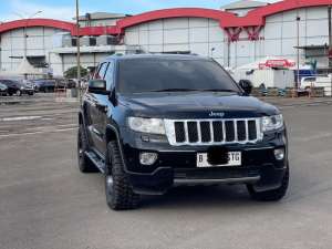 Jual bekas Jeep Grand Cherokee V8 5.7 Automatic 2012,lokasi di Jakarta DKI