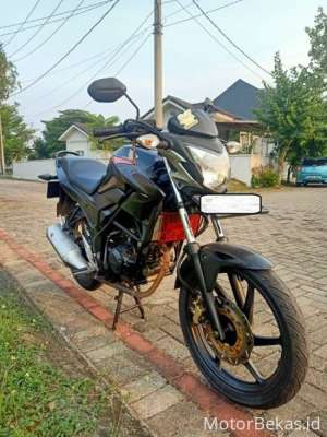 Jual bekas JUAL CEPAT Honda CB150R Streetfire 2015,lokasi di Bogor
