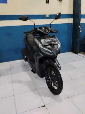 Jual bekas jual cepat honda vario 125cc 2021 full orisinil,lokasi di Bumi Serpong Damai