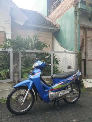 Jual bekas karisma asli biru 2003,lokasi di Turi