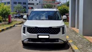 Jual bekas Kia Grand Carnival 2024 dynamic putih km 4 ribuan,lokasi di Jakarta DKI