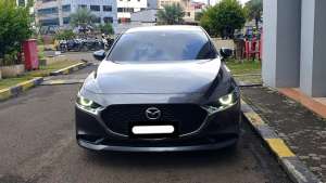 Jual bekas Mazda 3 Sedan 2023 abu km 19 ribuan sunroof,lokasi di Jakarta DKI