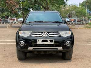 Jual bekas Mitsubishi Pajero Sport Dakar 2013 Hitam,lokasi di Jawa Barat