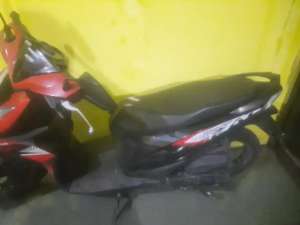 Jual bekas motor beat tahun 2023 warna merah hitam,lokasi di Pasar Minggu