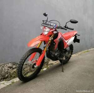 Jual bekas Motor Honda Crf tahun 2022 terawat,lokasi di Bandung