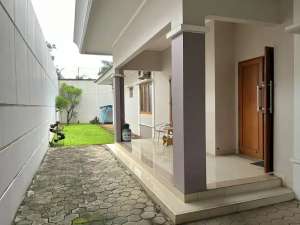 NEGO Jalan Utama. Rumah Dijual Jagakarsa. Tanah Besar, Bangunan Terawat. NEGO , tersedia melalui melalui situs Olx