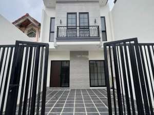 NEW GRESS 2 Lantai Balcony Perum PANTAI MENTARI, Kenjeran , tersedia melalui melalui situs Olx