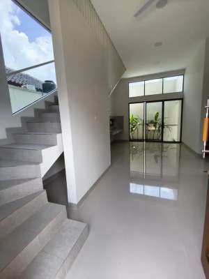 Rumah 2 Lantai Di Condongcatur, Dekat Pakuwon Mall , tersedia melalui melalui situs Olx