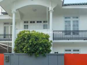 Rumah 2 Lantai Siap Huni di Jl. Elang Malindo Cipinang Melayu , tersedia melalui melalui situs Olx