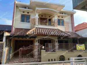 rumah 2 lantai strategis dan nyaman banguntapan , tersedia melalui melalui situs Olx