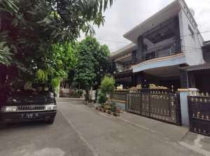 Rumah 3 Lantai Puri Peruri, Telukjambe, Karawang Barat dkt galuh mas , tersedia melalui melalui situs Olx