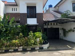 Rumah Bagus dalam Komplekdi Jl. Bukit Cinere, Depok , tersedia melalui melalui situs Olx