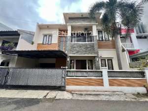 Rumah Bagus Siap Huni Lokasi Bagus Di Rawamangun , tersedia melalui melalui situs Olx