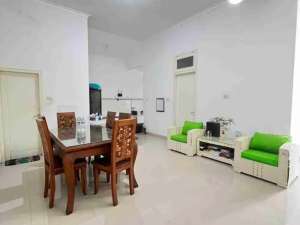 rumah cakep hook di perum elite tirtasani dekat arah batu dan arah jalan tol serta 15 menit ke kampus ub brawijaya bonus furniture , tersedia melalui melalui situs Olx