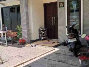 Rumah dekat Wiguna central park cocok untuk usaha atau kost2an , tersedia melalui melalui situs Olx