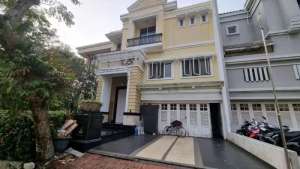 RUMAH DENGAN LAKE VIEW DI CLUSTER BGM AKASIA POSISI HOOK , tersedia melalui melalui situs Olx
