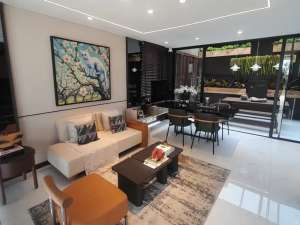 Rumah design baru 3 lantai 4 kamar promo dp di subsidi di lippo cikarang , tersedia melalui melalui situs Olx