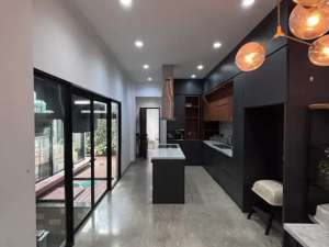 Rumah design modern minimalis Taman Himalaya Karawaci Tinggal bawa koper , tersedia melalui melalui situs Olx