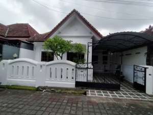 rumah di bali arum jimbaran,kompleks elite,dkt kampus,restaurant , tersedia melalui melalui situs Olx