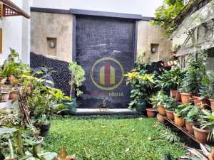 Rumah Di Cigadung Siap Huni terawat dekat cikutra Cibeunying dago kampus itb bandung , tersedia melalui melalui situs Olx