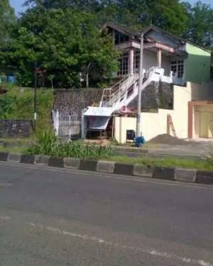 Rumah Di Manado JL A Maramis, 4 KT 3KM LT 9X40 LB 9X20, SHMPaniki , tersedia melalui melalui situs Olx