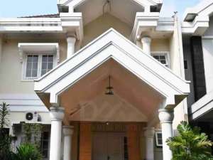 Rumah Dijual Cepat Lokasi Strategis Di Ciputat Timur Dekat MRT Lebak Bulus , tersedia melalui melalui situs Olx