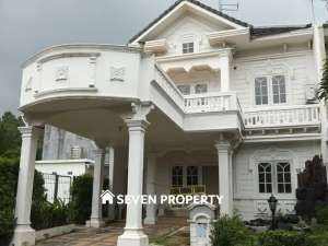 Rumah dua lantai di Kota Wisata cuma 2,2 M Siap huni, adem, dan lokasi premium , tersedia melalui melalui situs Olx