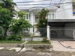 Rumah Kertajaya Jalan Kembar Strategis Pusat Kota Surabaya , tersedia melalui melalui situs Olx