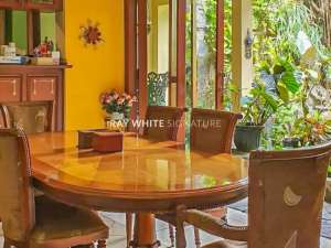 Rumah Klasik 2 Lantai Lokasi Strategis di Cilandak , tersedia melalui melalui situs Olx