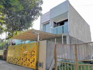 rumah mewah cisaranten Arcamanik kota bandung ada kolam renang , tersedia melalui melalui situs Olx