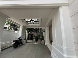 Rumah Mewahdi Mega kuningan Jakarta Selatan , tersedia melalui melalui situs Olx