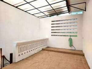 Rumah Mewah di Tepi Jalan Kalimantan dekat Kampus UGM lokasi di Jalan Kalimantan, tersedia melalui melalui situs Olx