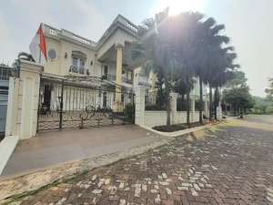 Rumah Mewah Dijual Intercon Taman Kebon Jeruk. Area yang sangat premium Lt 800 m2 lokasi Favorite , tersedia melalui melalui situs Olx