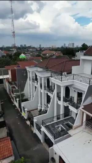 Rumah mewah european classic pool di JagakarsaJaksel , tersedia melalui melalui situs Olx