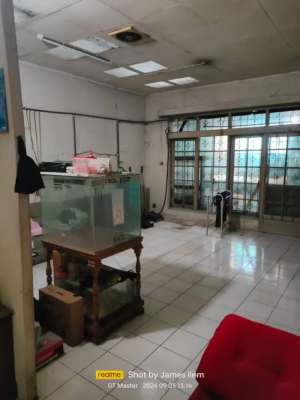 Rumah pelesiran cihampelas lokasi di Pelesiran cihampelas, tersedia melalui melalui situs Olx