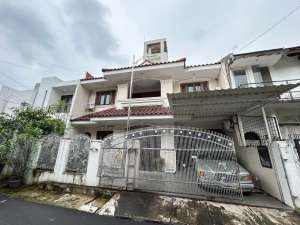 Rumah Senopati Kebayoran BaruLT 2003 LantaiSHM lokasi di Jl. Ciomas, tersedia melalui melalui situs Olx