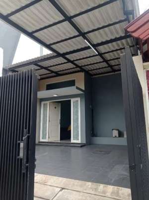 Rumah siap huni 2 lantai pondok Candra sidoarjo , tersedia melalui melalui situs Olx