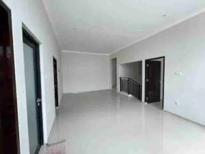 Rumah Siap Huni Bagus 10 menit Tol dan LRT Cibubur lokasi di Perumahan Raffles hills cibubur , tersedia melalui melalui situs Olx