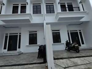 Rumah siap huni Cilandak 4 KamarRooftop Dekat Tol AndaraMRT Fatmawati jaksel , tersedia melalui melalui situs Olx