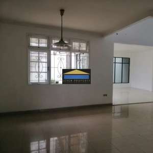 Rumah siap huni di boulevar Legenda Wisata , tersedia melalui melalui situs Olx