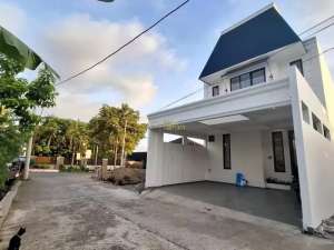 RUMAH SIAP HUNI LOKASI STRATEGIS DEKAT JALAN RAYA JOGJA SOAL FULL FURNISHED DI MAGUWO SLEMAN , tersedia melalui melalui situs Olx