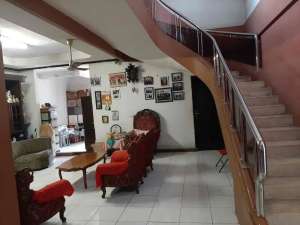 Rumah Sunter memiliki 3 mata angin, jarang ada, bangunan 2 lantai , tersedia melalui melalui situs Olx