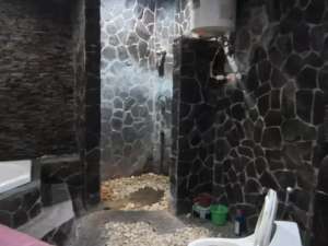 Rumah taman, tanah 506 bangunan 400 m2 di Batu Ampar Condet , tersedia melalui melalui situs Olx