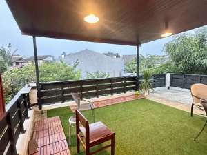 Rumah Tropical Qozy Ada Balkon di Jl Sakura Cinere , tersedia melalui melalui situs Olx