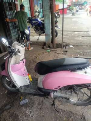 Jual bekas scoopy karbuartor pink 2010,lokasi di Duren Sawit