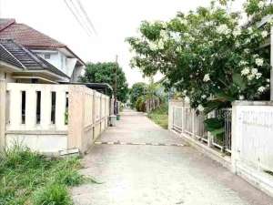 tanah istimewa lingkungan perumahan maguwoharjo lokasi di Depok, tersedia melalui melalui situs Olx