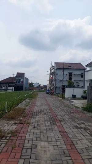 tanah kavlingan didalam lingkungan perumahan elit di banyuanyar solo lokasi di Sumber, tersedia melalui melalui situs Olx