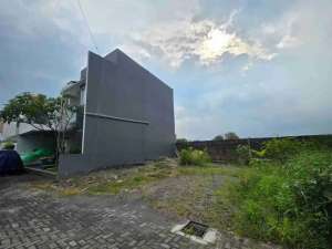 tanah pekarangan dekat solo lingkungan cluster satpam di baturan colomadu lokasi di Jajar, tersedia melalui melalui situs Olx