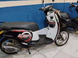 Jual bekas termurah honda scoopy 2015 gres,lokasi di Bojongsari